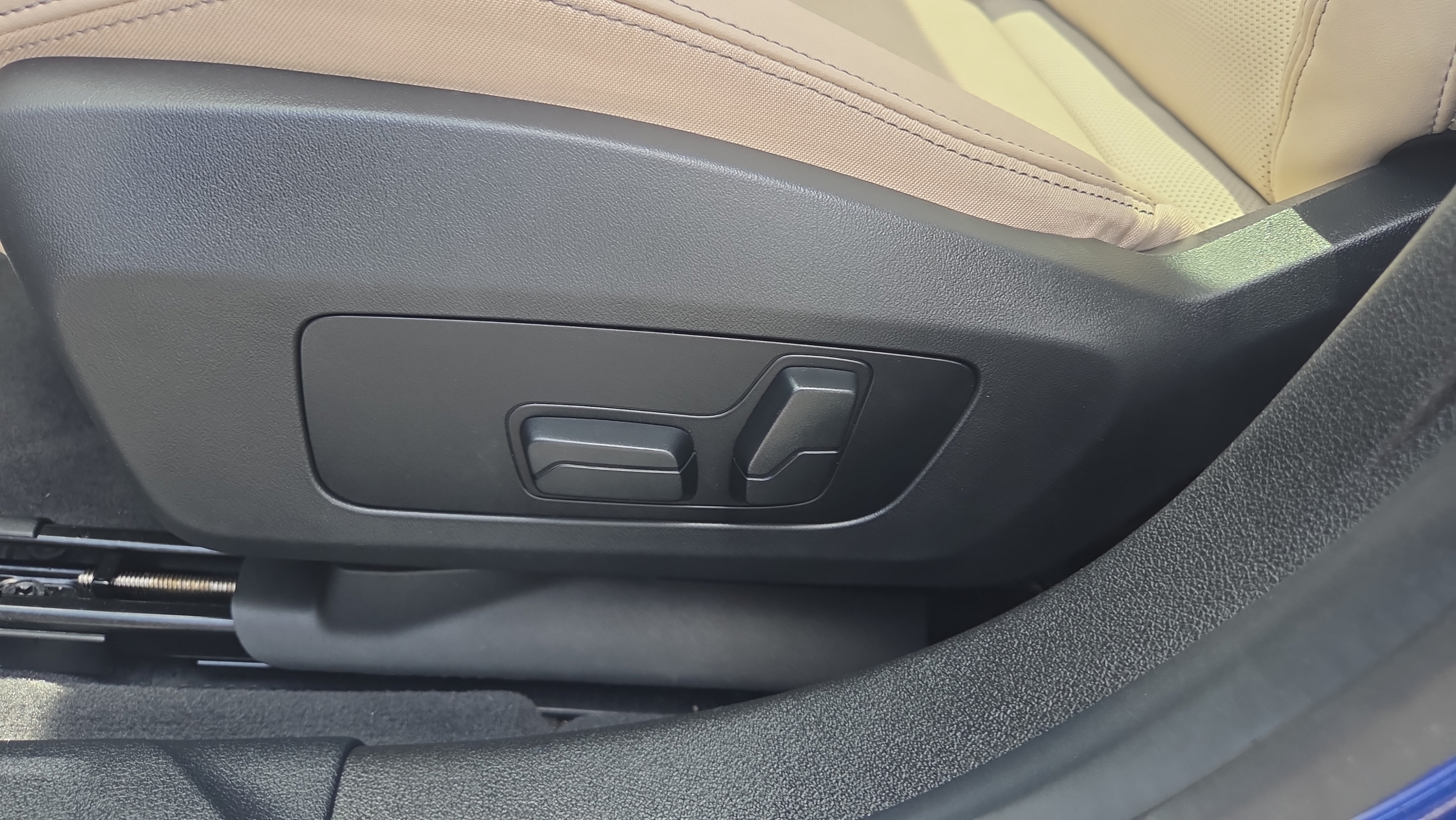 Used 2025 BMW 228i xDrive w/ Premium Package AWD/4WD image 10