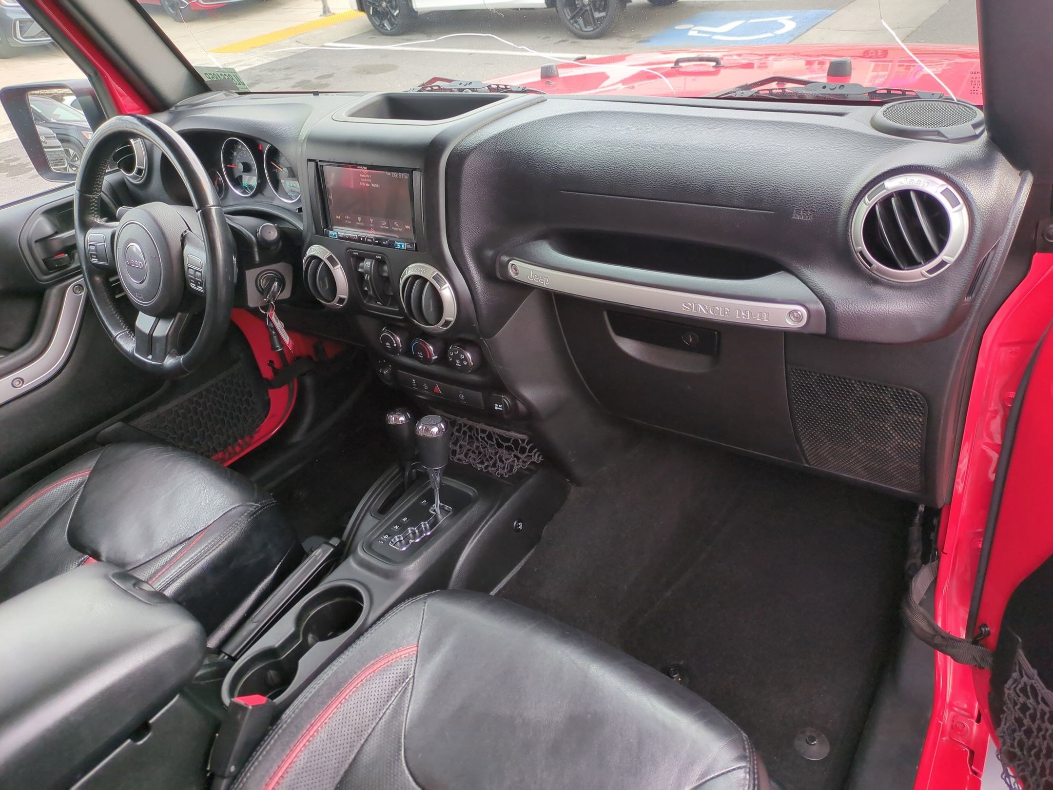 Used 2018 Jeep Wrangler Unlimited Sahara image 32