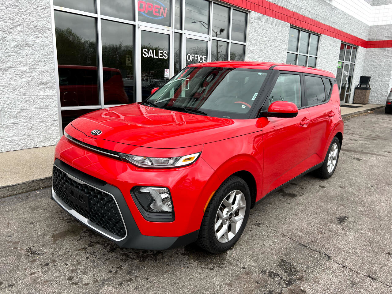 Used 2020 Kia Soul S image 2