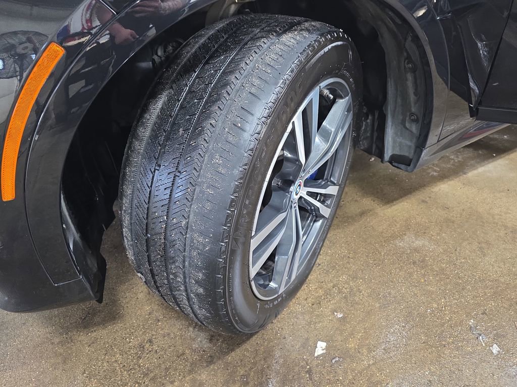 Used 2022 BMW X7 M50i w/ Dynamic Handling Package image 30