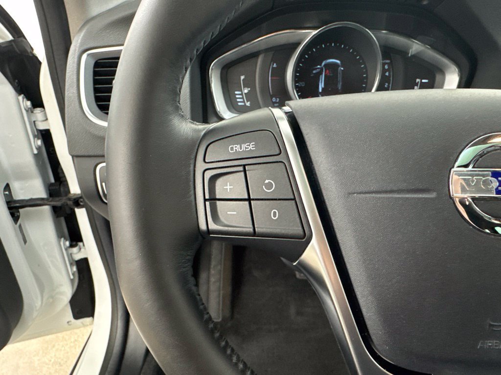 Used 2018 Volvo V60 T5 Cross Country w/ Convenience Package AWD/4WD image 9
