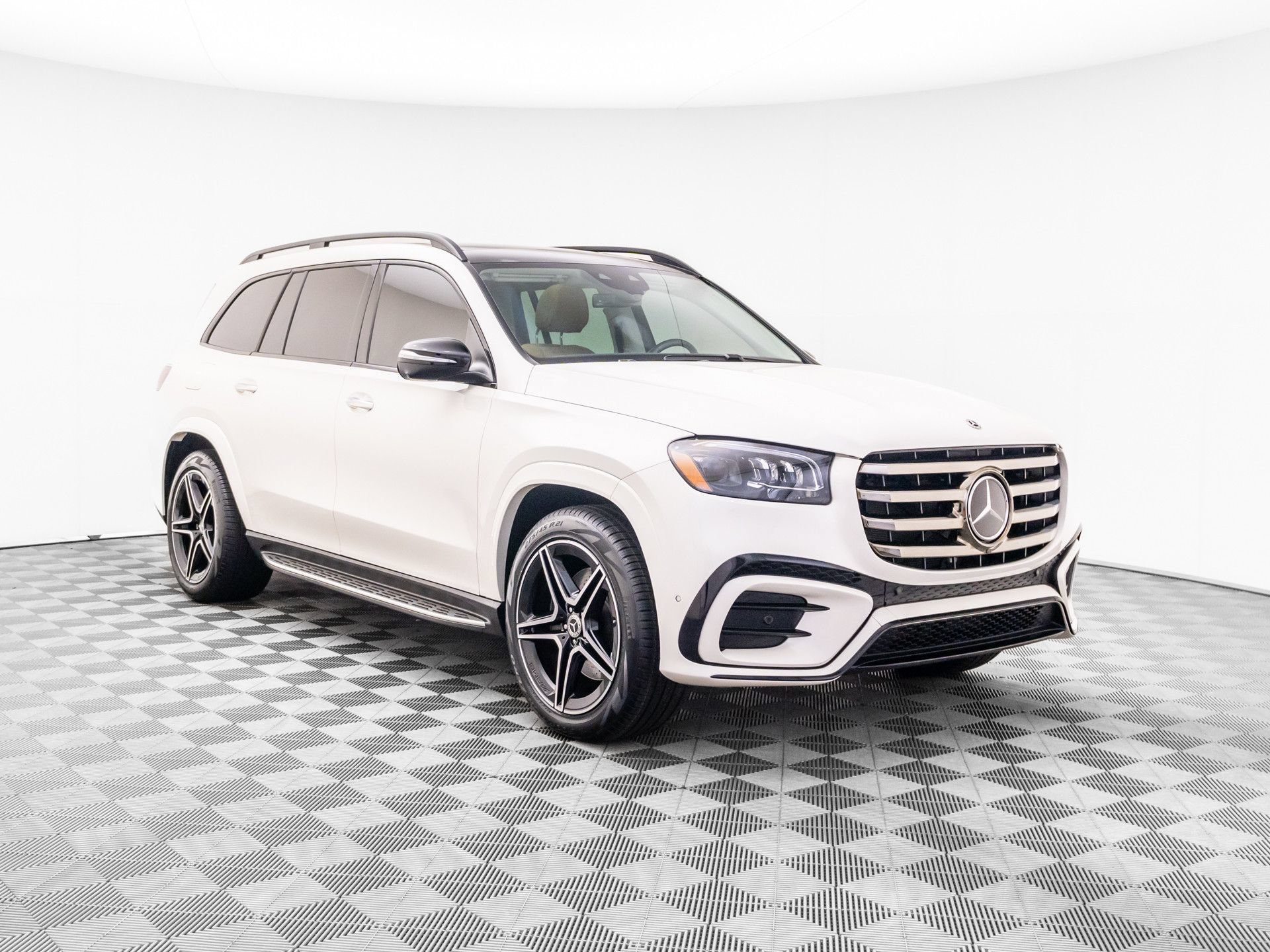 Used 2024 Mercedes-Benz GLS 450 4MATIC image 7