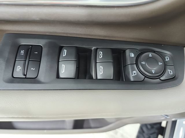 Used 2022 Chevrolet Tahoe Z71 w/ Luxury Package AWD/4WD image 37