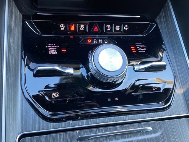 New 2023 Jeep Wagoneer Series III w/ Preferred Equipment Group image 24