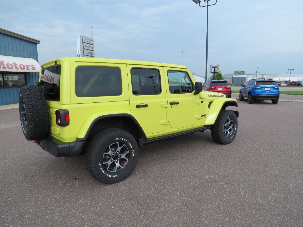 Used 2023 Jeep Wrangler Unlimited Rubicon w/ Cold Weather Group AWD/4WD image 4