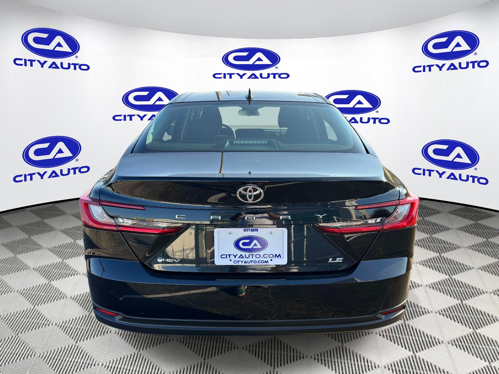 Used 2025 Toyota Camry LE FWD image 5