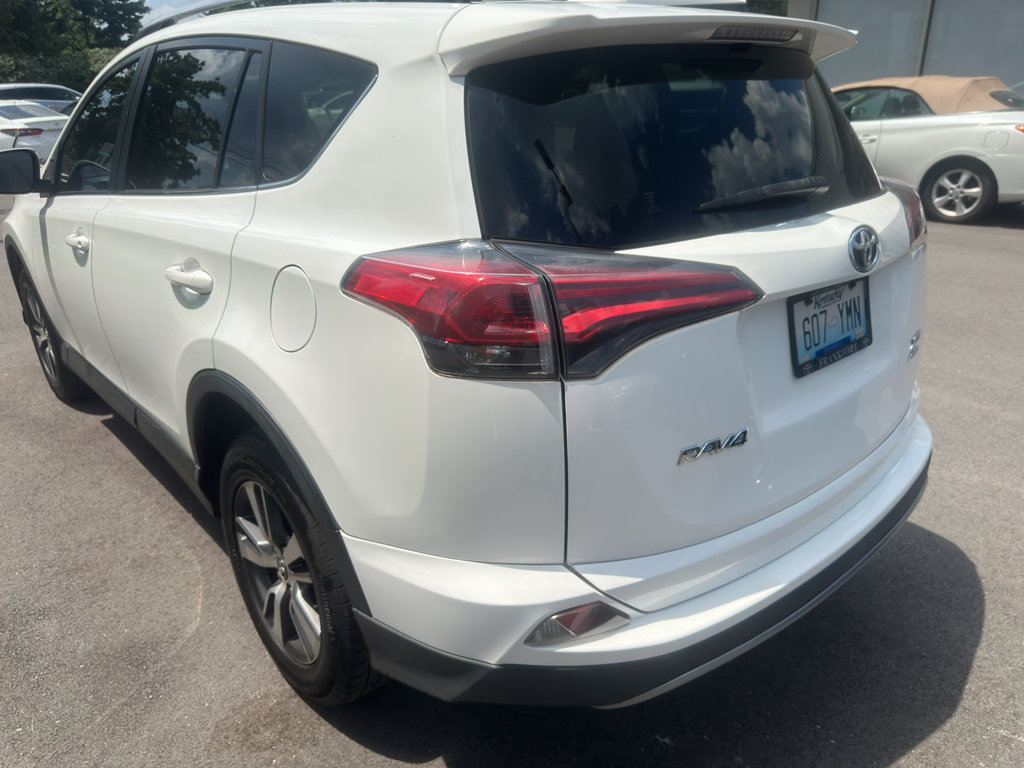 Used 2018 Toyota RAV4 XLE AWD/4WD image 5