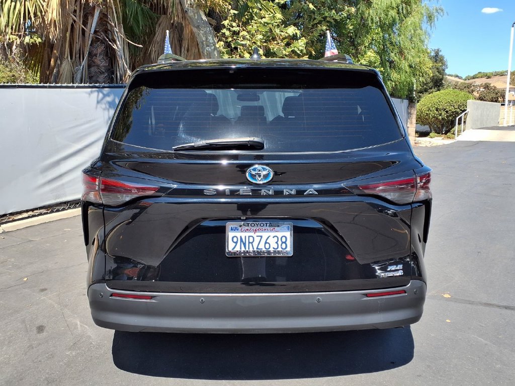 Certified 2024 Toyota Sienna XLE FWD image 8