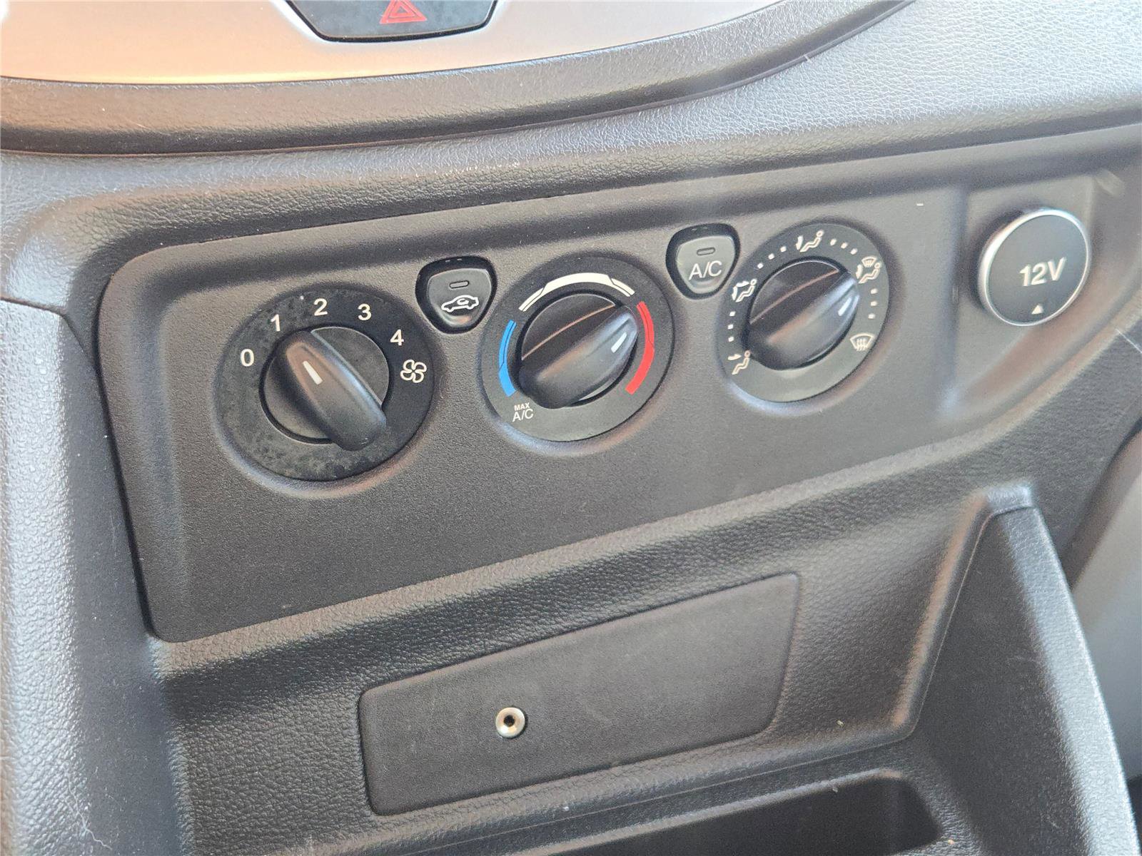 Used 2018 Ford Transit 350 XLT image 25