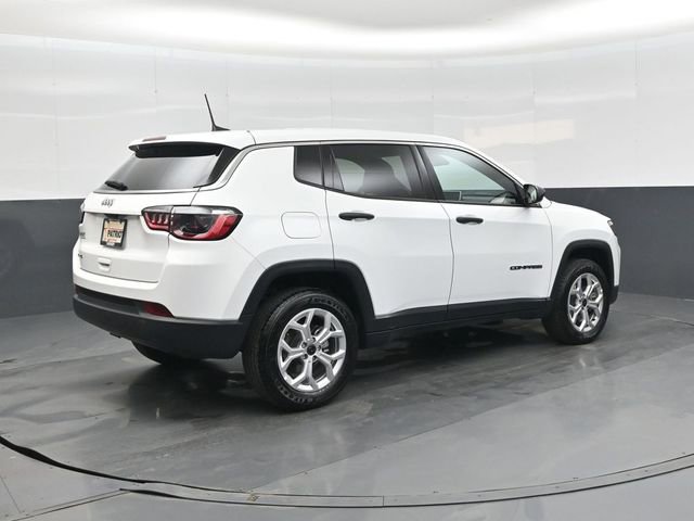 Used 2025 Jeep Compass Sport image 4