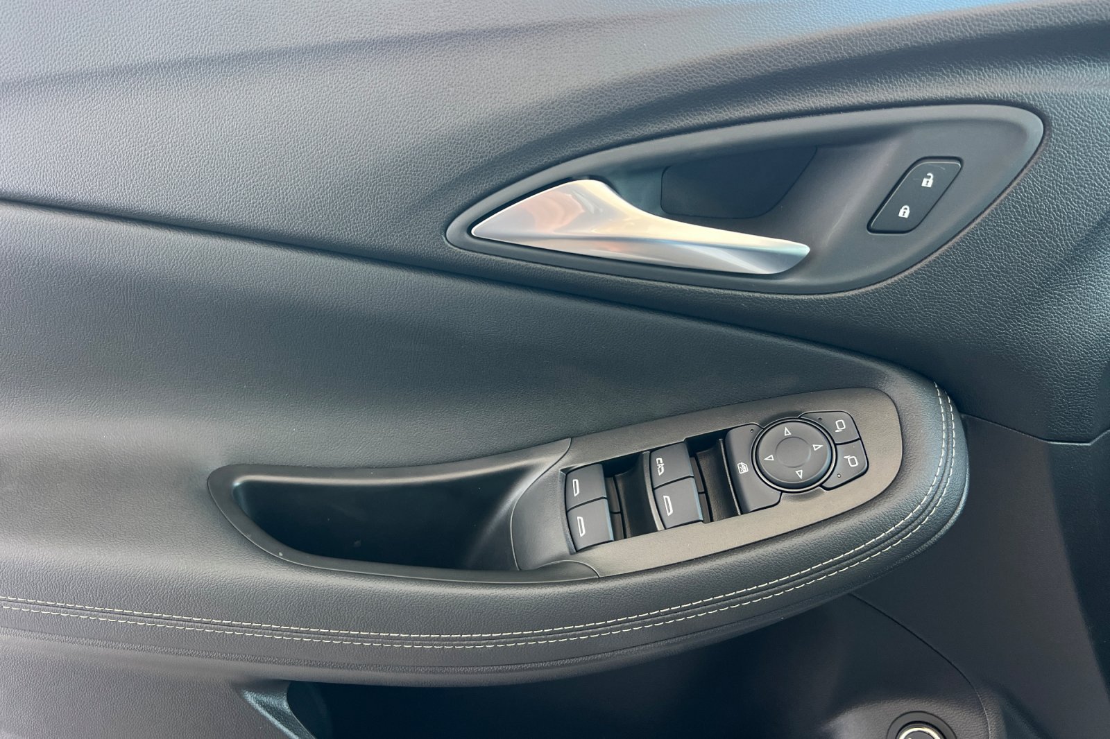 New 2026 Buick Encore GX Preferred w/ Comfort Package FWD image 9