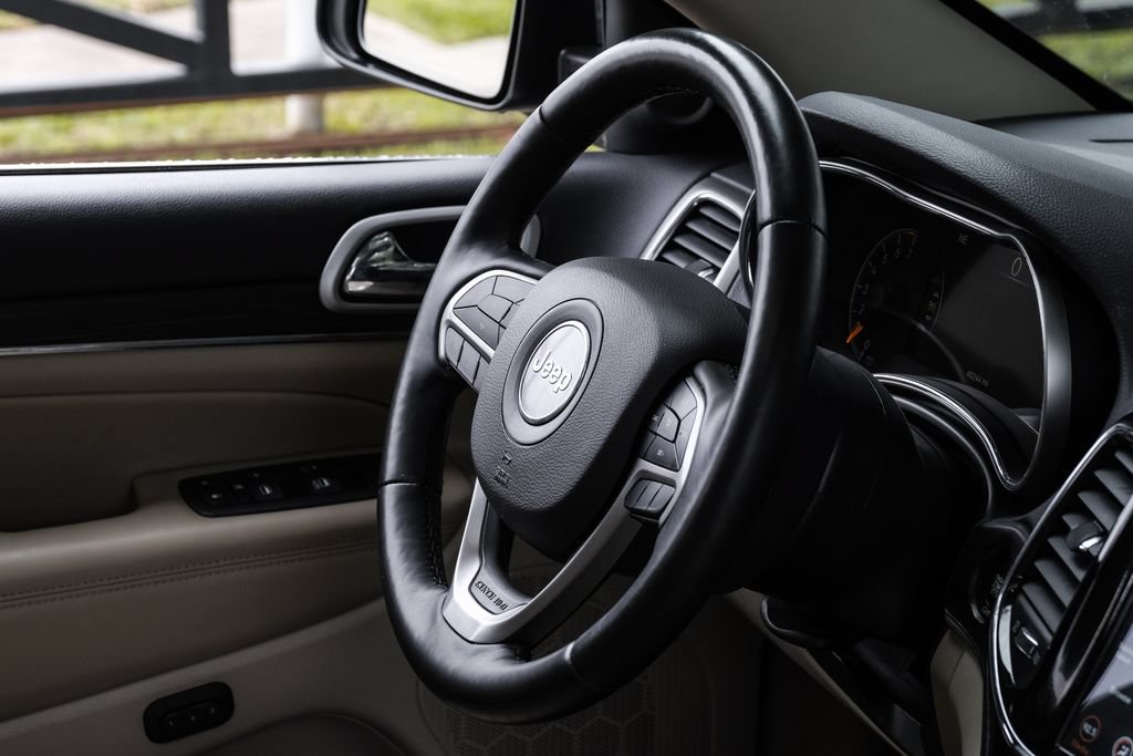 Used 2022 Jeep Grand Cherokee Limited w/ Tech Group RWD image 25