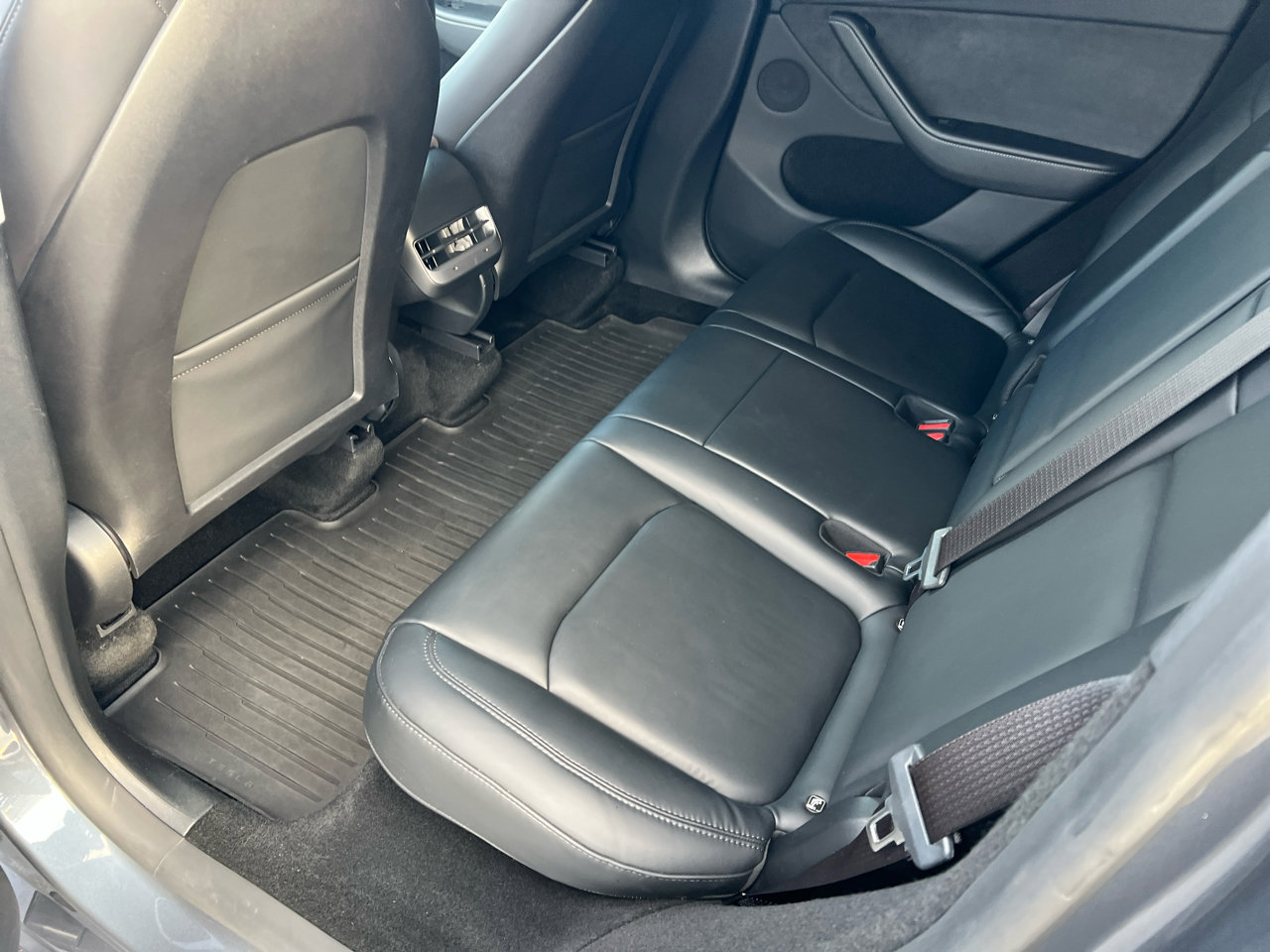 Used 2024 Tesla Model Y Long Range image 11