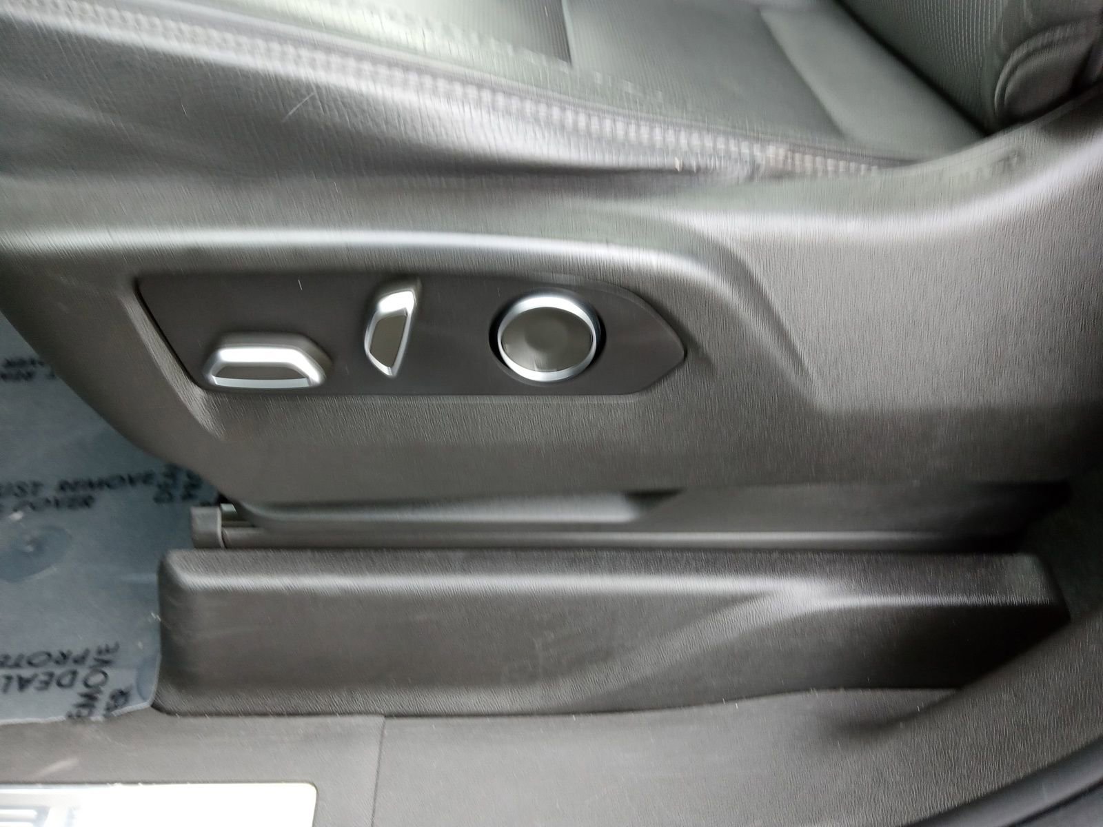 Used 2021 GMC Yukon Denali w/ Denali Premium Package image 11