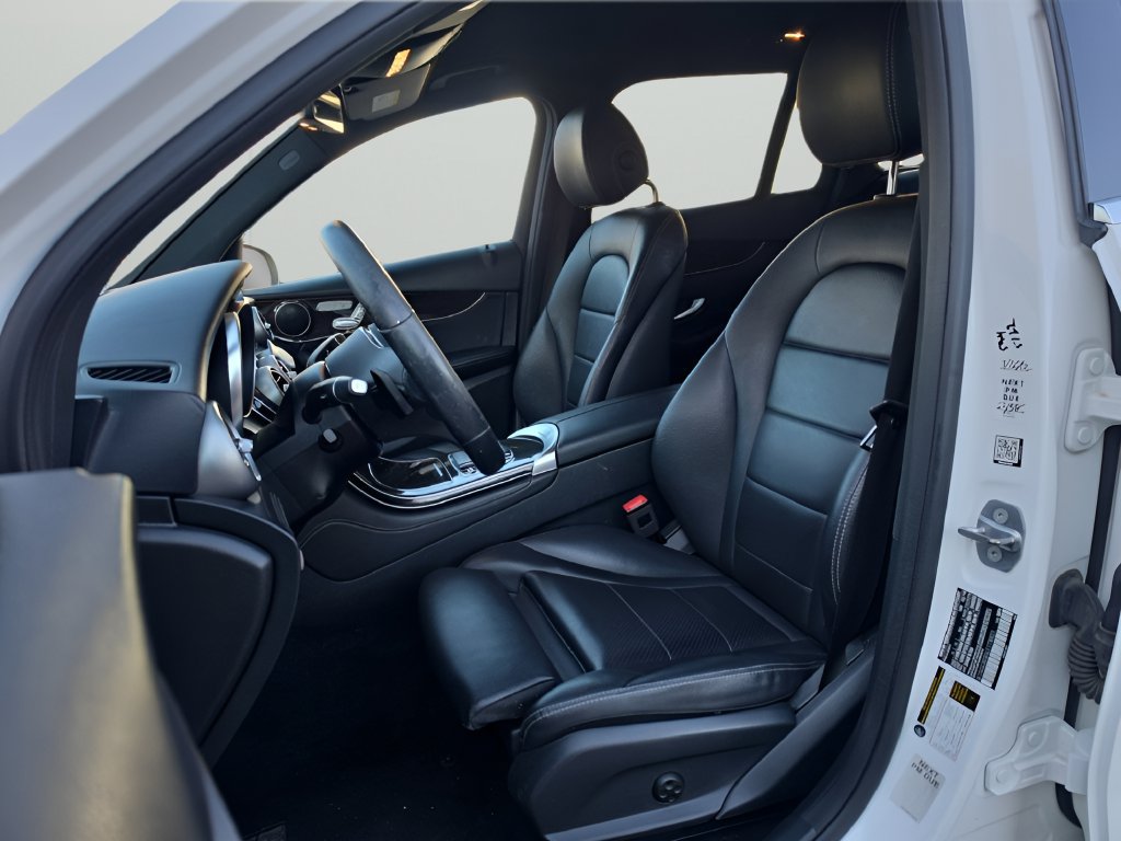 Used 2020 Mercedes-Benz GLC 300 4MATIC image 9