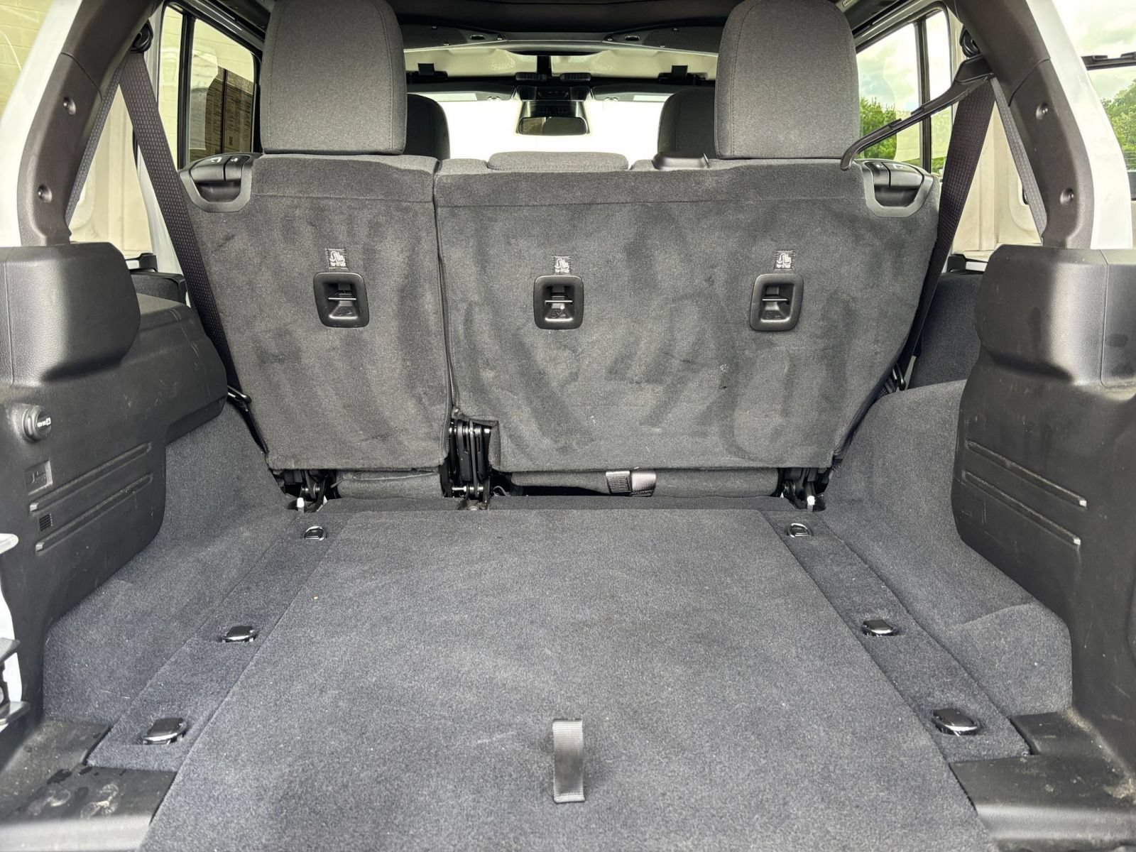 Used 2025 Jeep Wrangler Unlimited Sahara AWD/4WD image 32