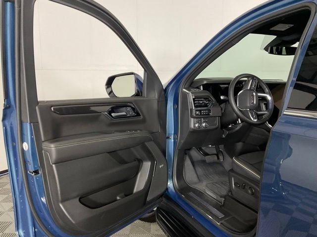 Used 2025 GMC Yukon XL Elevation w/ LPO, Elevation Black Package AWD/4WD image 23