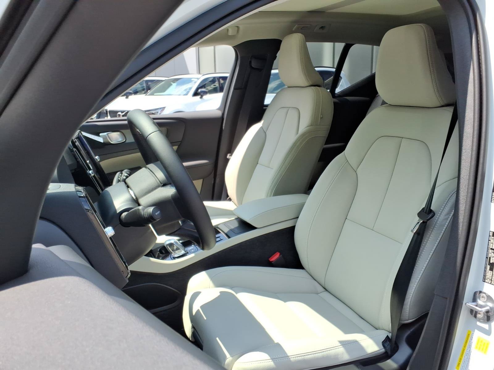 New 2026 Volvo XC40 B5 Plus w/ Protection Package Premier AWD/4WD image 4