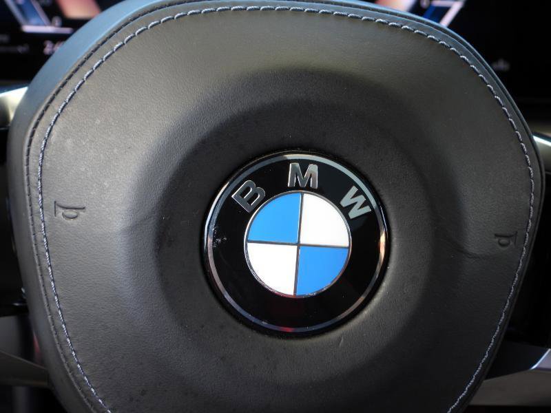 Used 2024 BMW 740i image 92