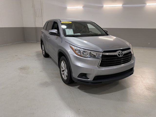 Used 2016 Toyota Highlander LE w/ Protection Package #3 AWD/4WD image 4