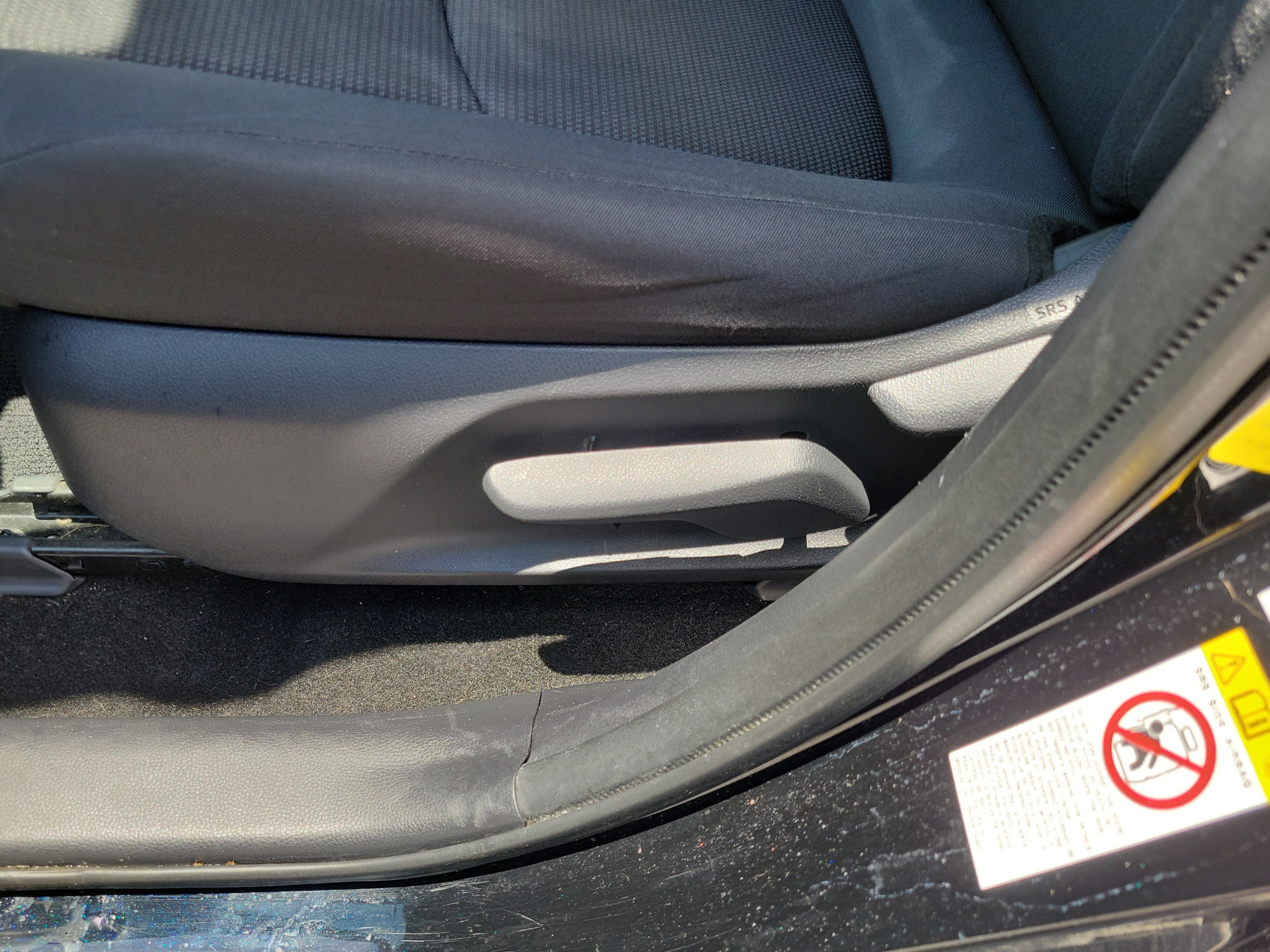 Used 2019 Toyota RAV4 LE FWD image 18