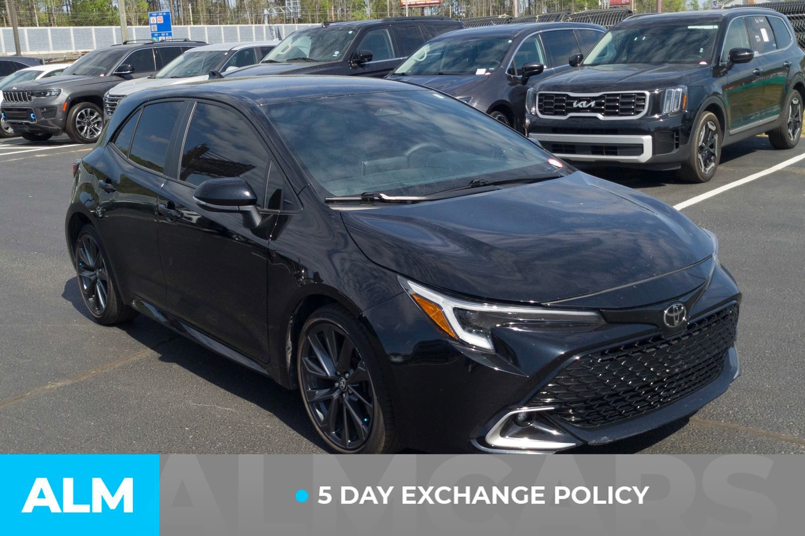 Used 2025 Toyota Corolla XSE FWD image 4