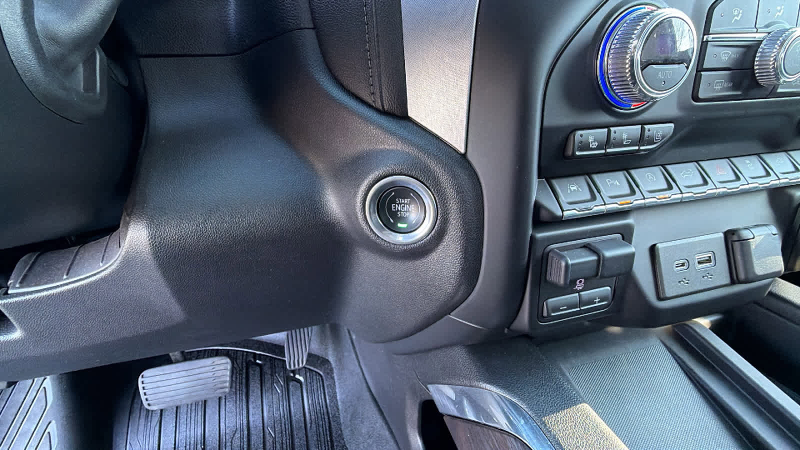 Used 2019 GMC Sierra 1500 SLT w/ SLT Premium Plus Package image 17