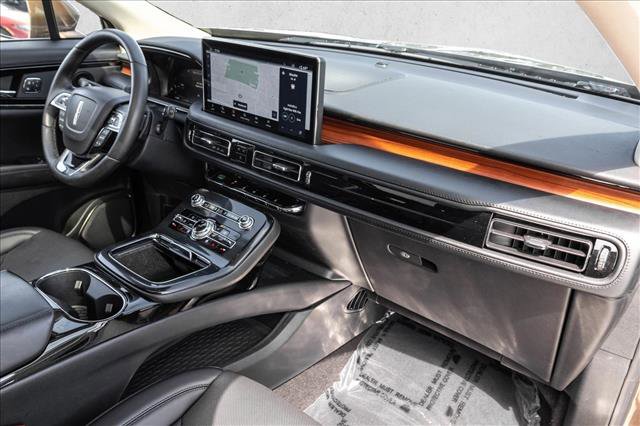 Used 2022 Lincoln Nautilus Reserve w/ Luxury Package AWD/4WD image 29