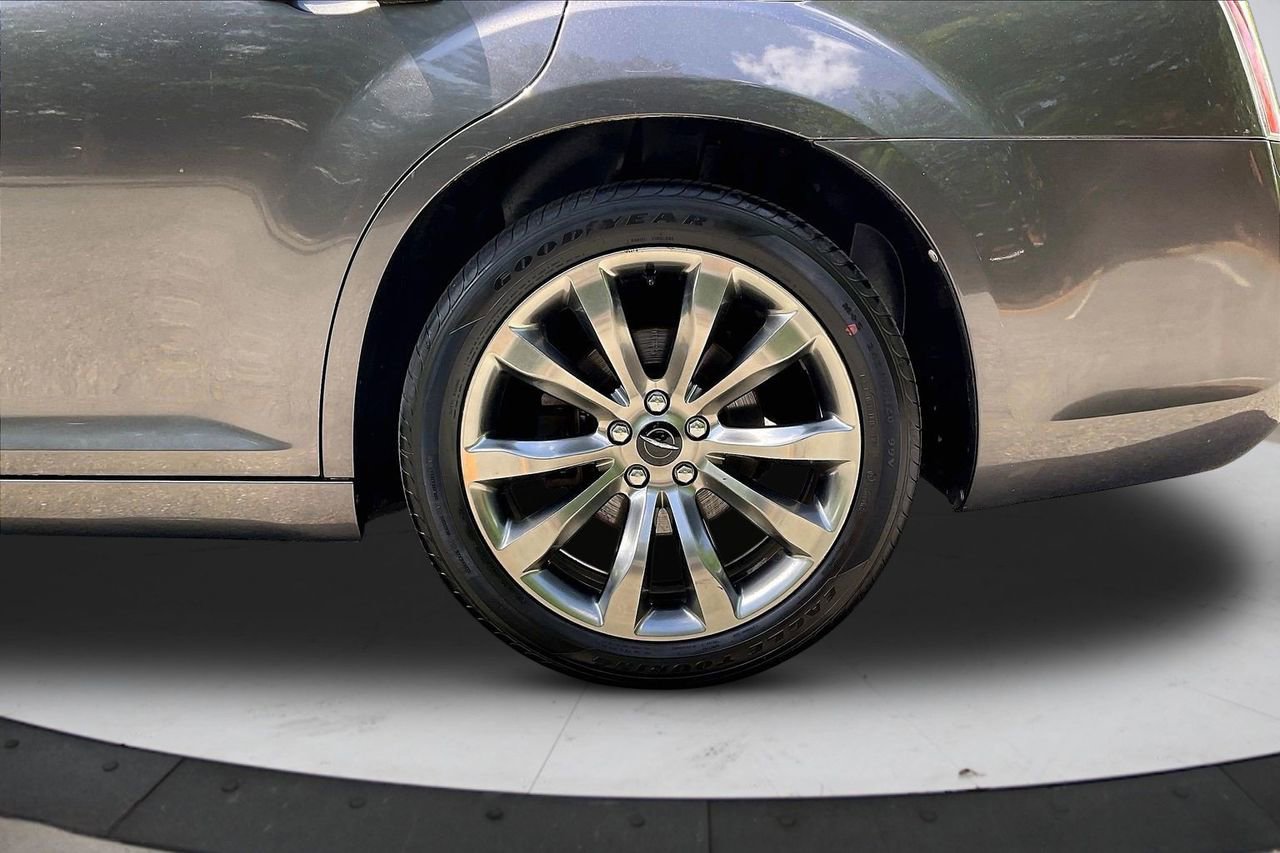 Used 2014 Chrysler 300 S RWD image 35
