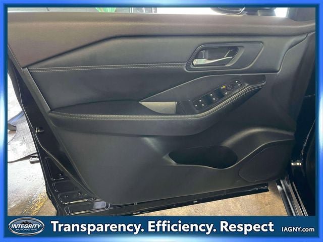 Used 2023 Nissan Rogue SV w/ SV Premium B Package image 16
