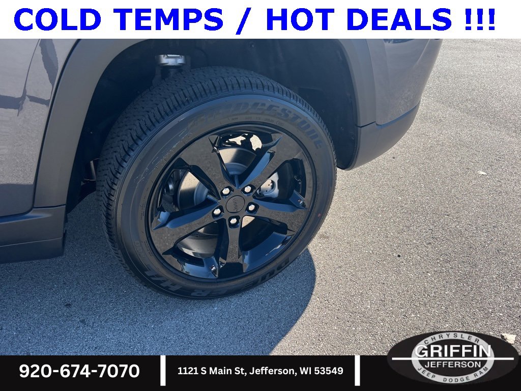 New 2025 Jeep Grand Cherokee Altitude image 13