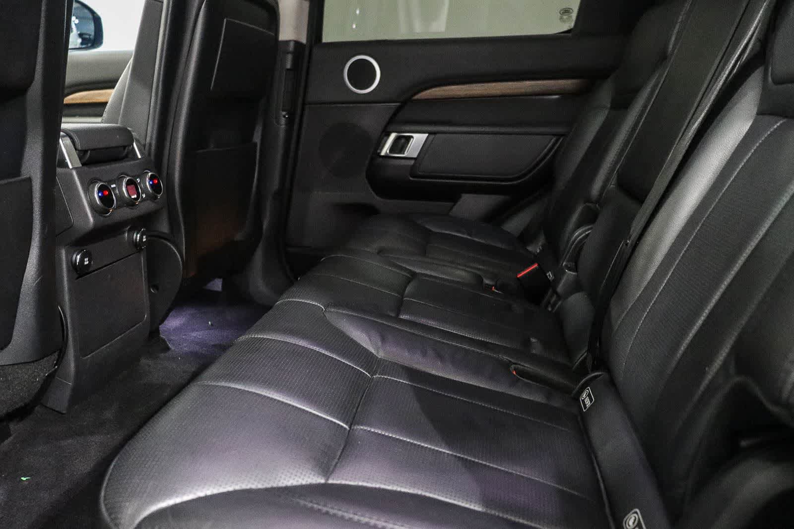 Used 2018 Land Rover Discovery HSE AWD/4WD image 19