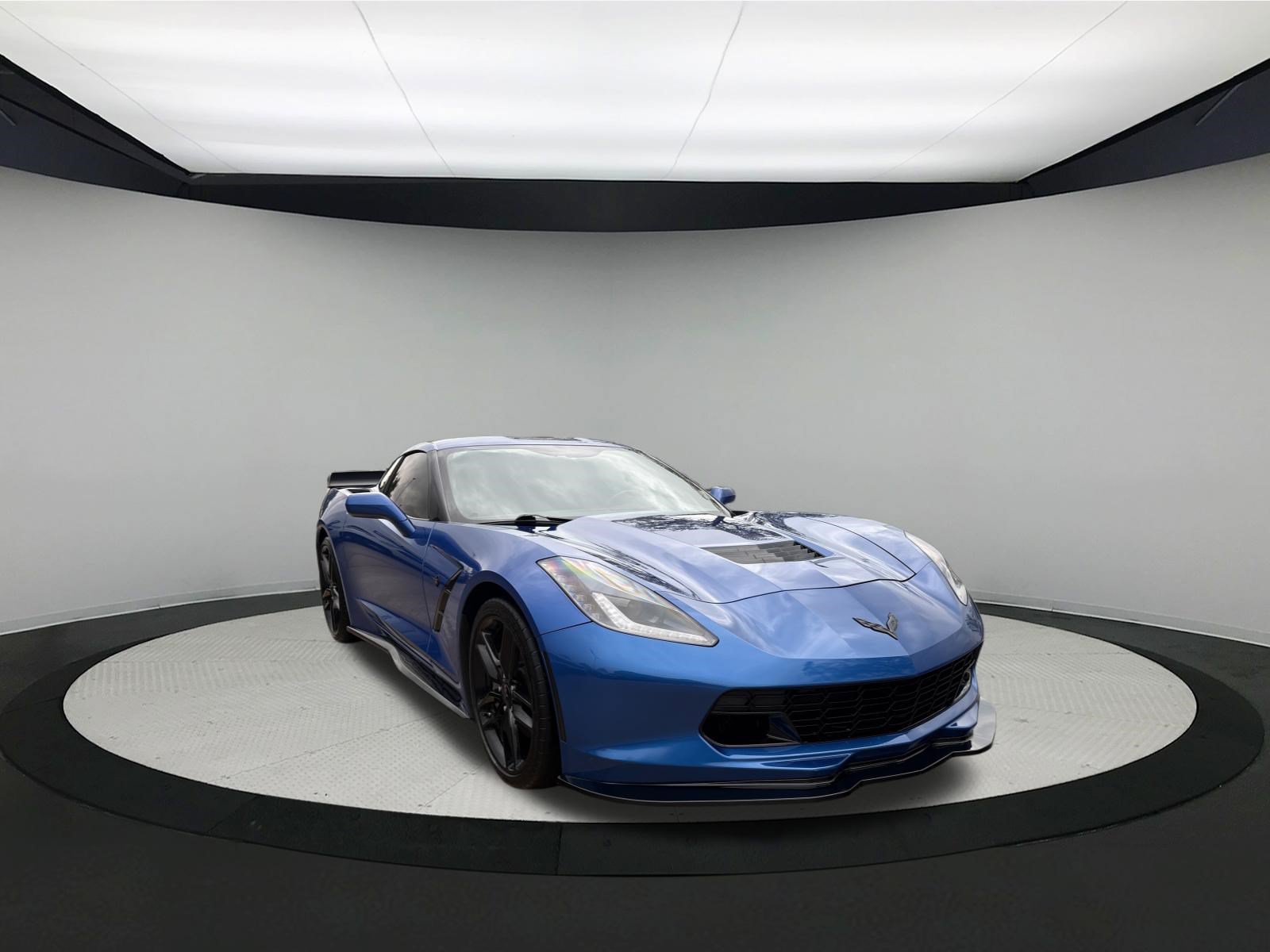 Used 2019 Chevrolet Corvette Stingray Coupe w/ 1LT RWD image 1