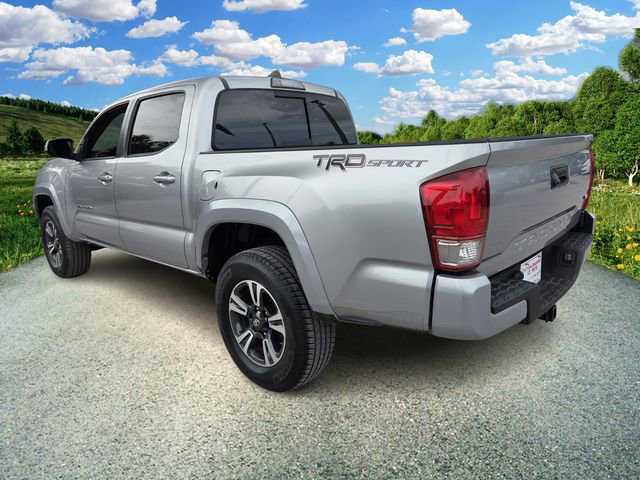 Used 2017 Toyota Tacoma TRD Sport w/ Tow Package image 5