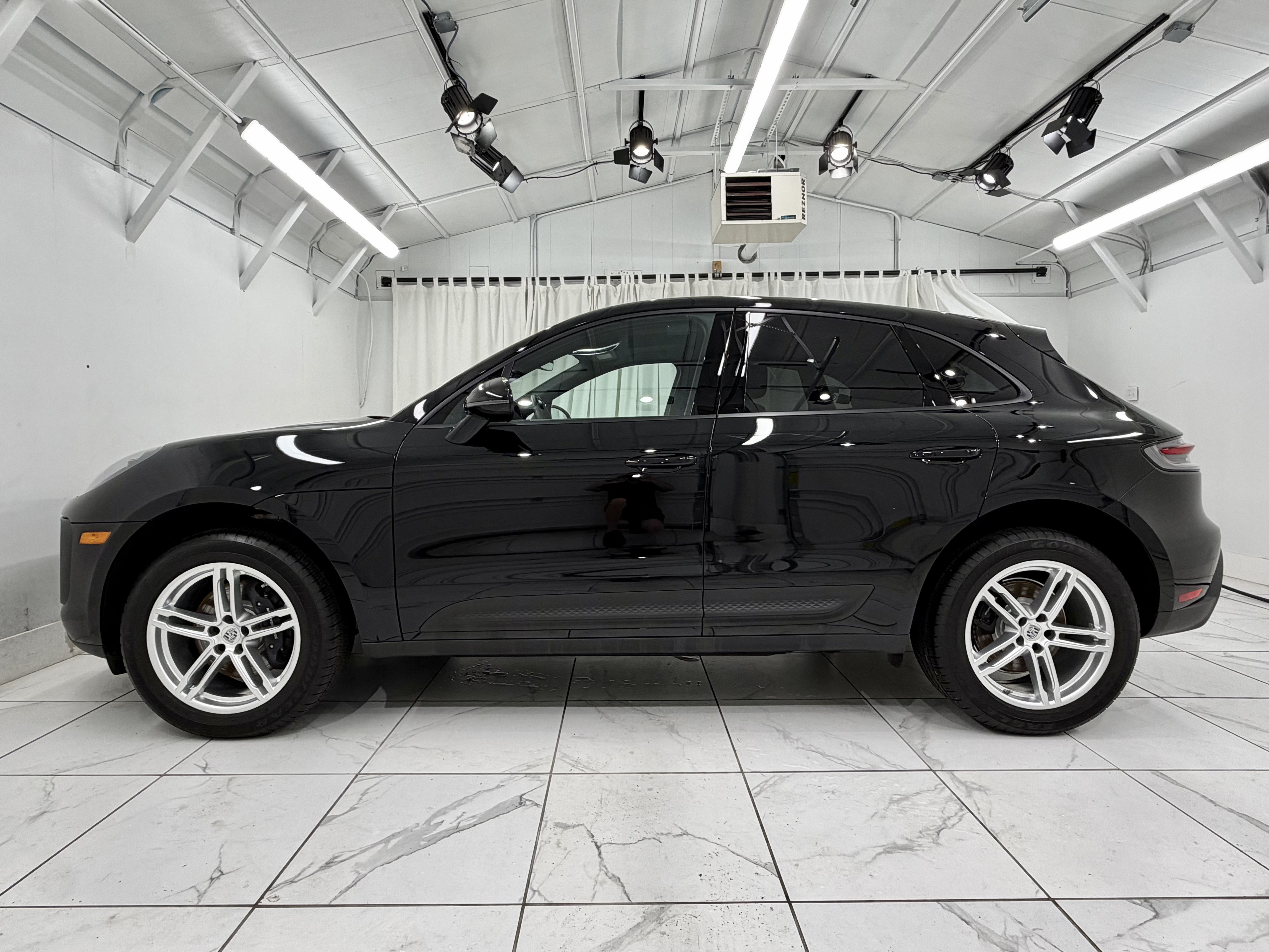 Certified 2026 Porsche Macan AWD/4WD image 2