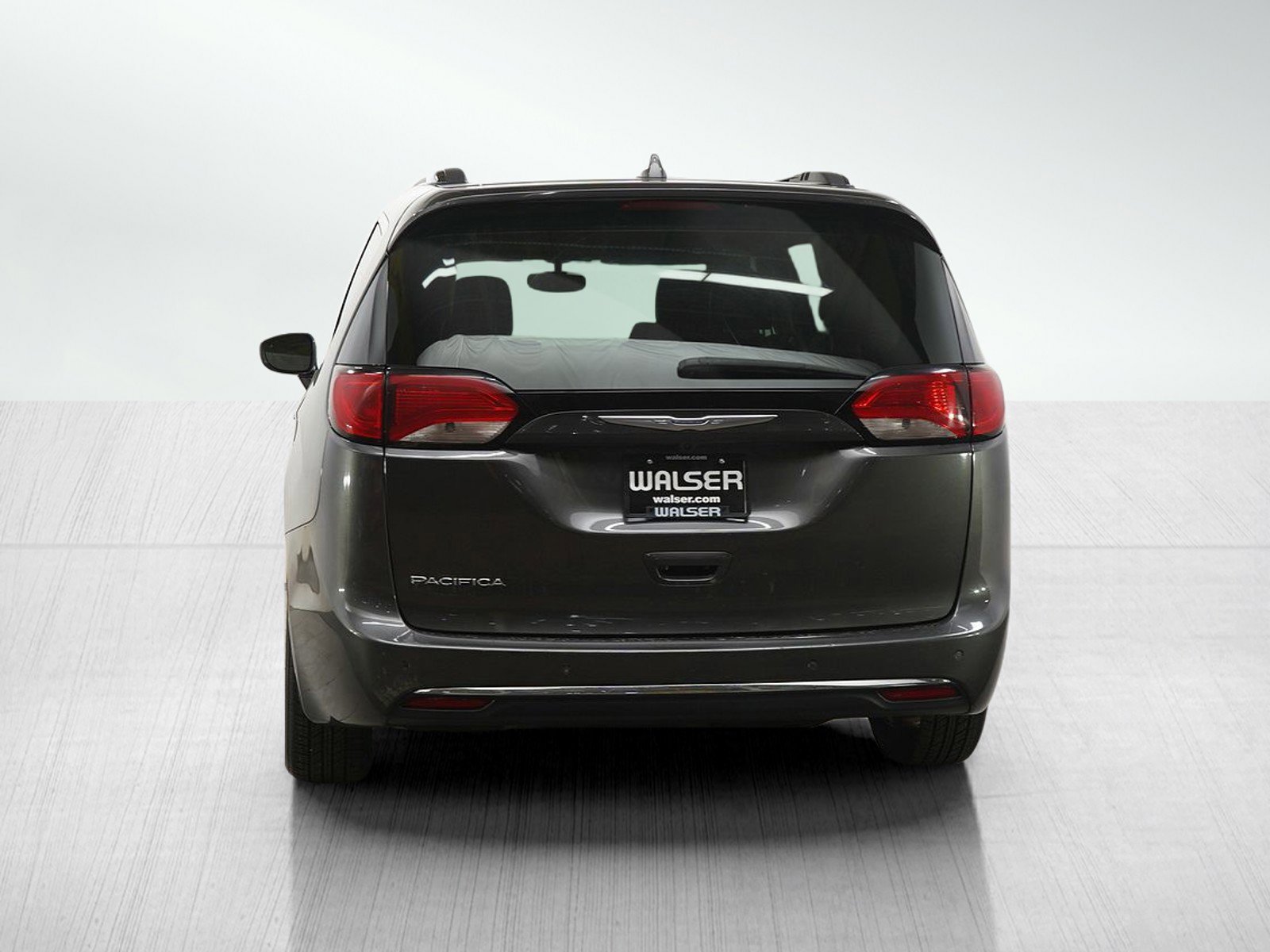 Used 2019 Chrysler Pacifica Touring-L image 4