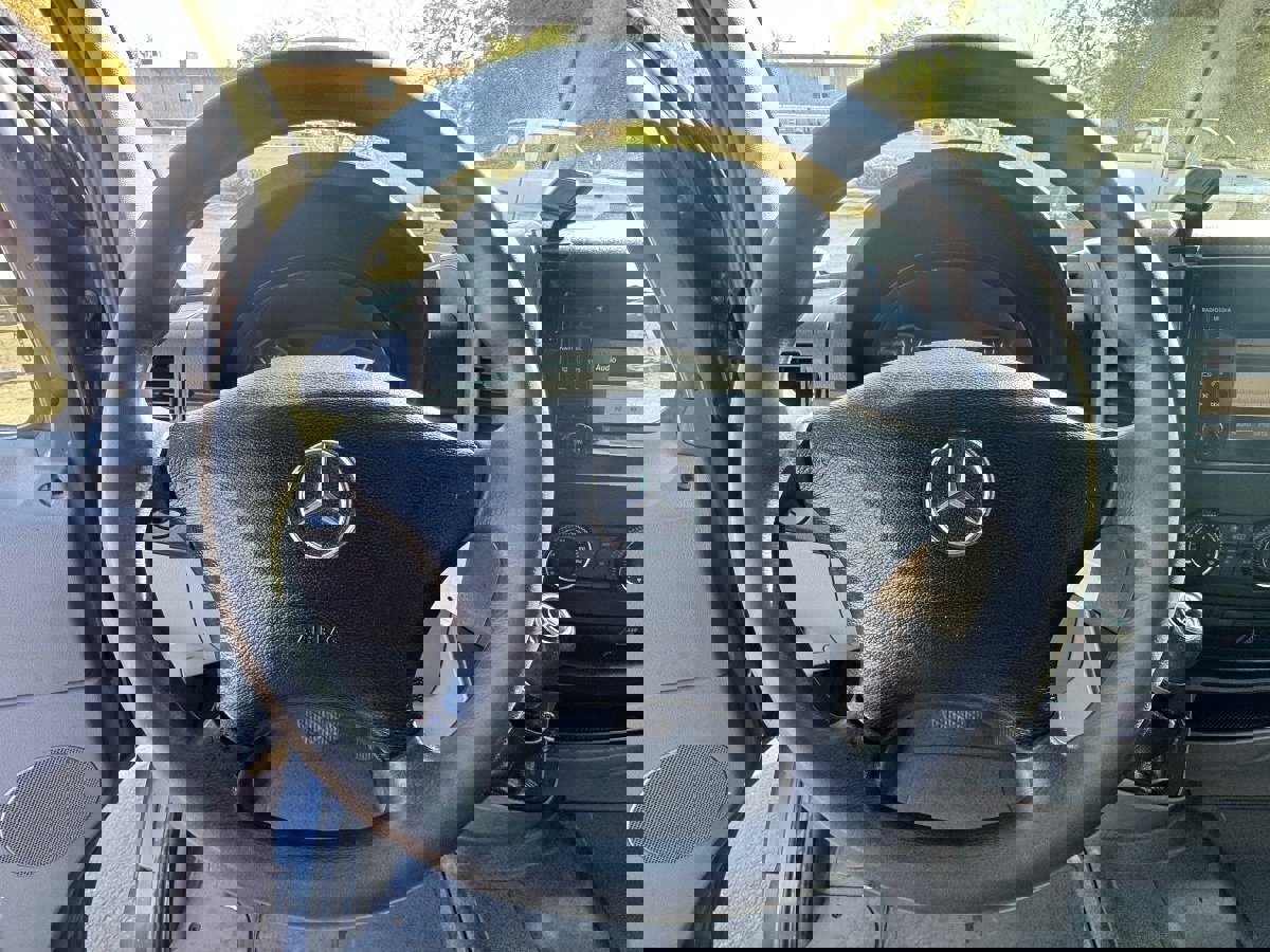 Used 2018 Mercedes-Benz Sprinter 2500 image 12