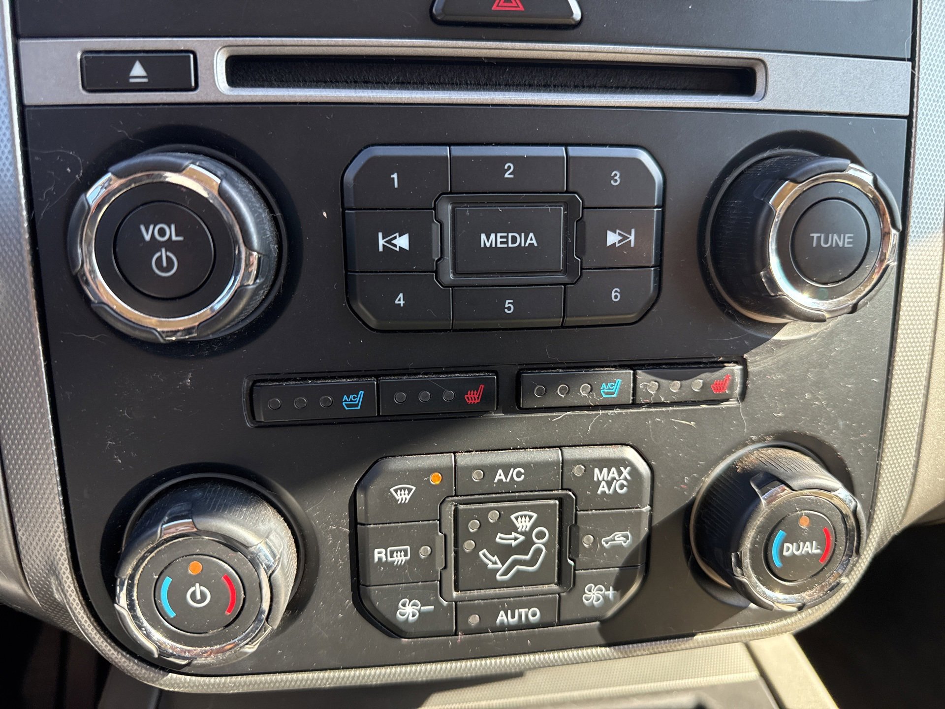 Used 2015 Ford Expedition XLT w/ Equipment Group 202A image 17