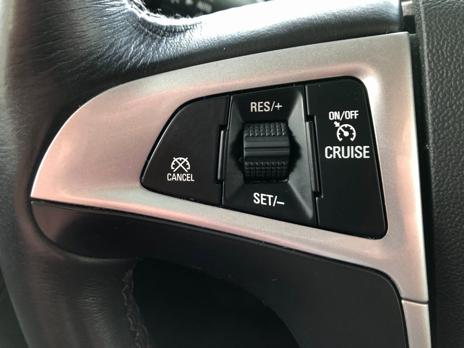 Used 2017 Chevrolet Equinox LT w/ Convenience Package image 36
