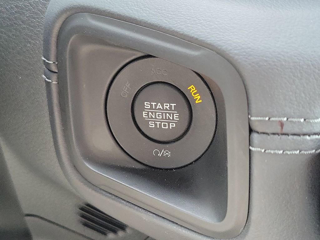 Used 2025 Jeep Wrangler Unlimited Sahara image 12