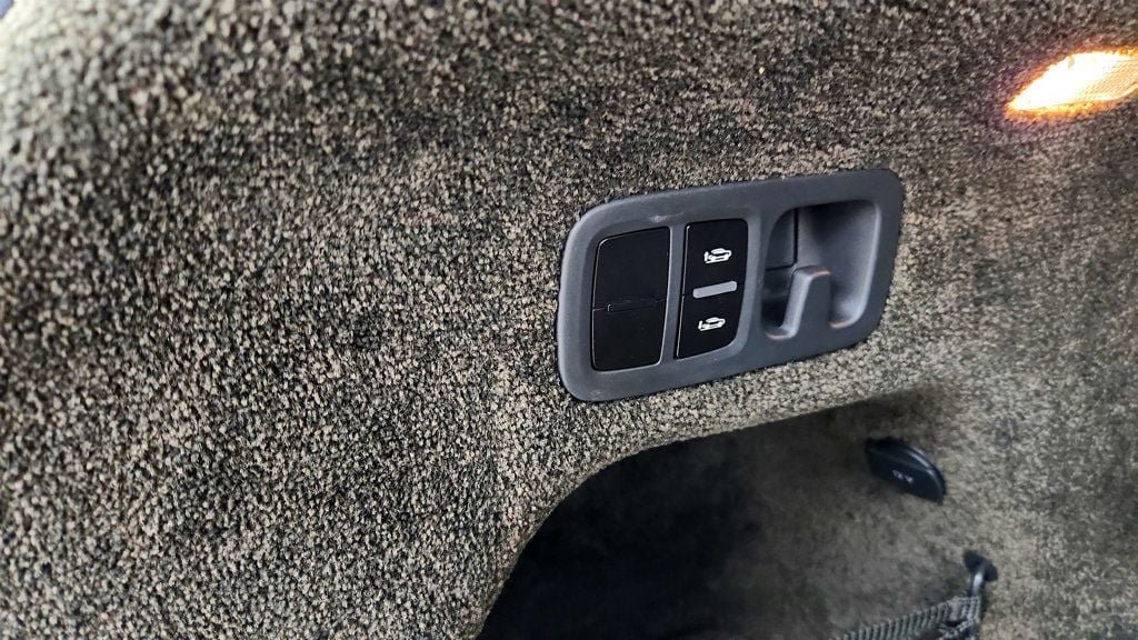 Used 2018 Bentley Bentayga AWD/4WD image 34