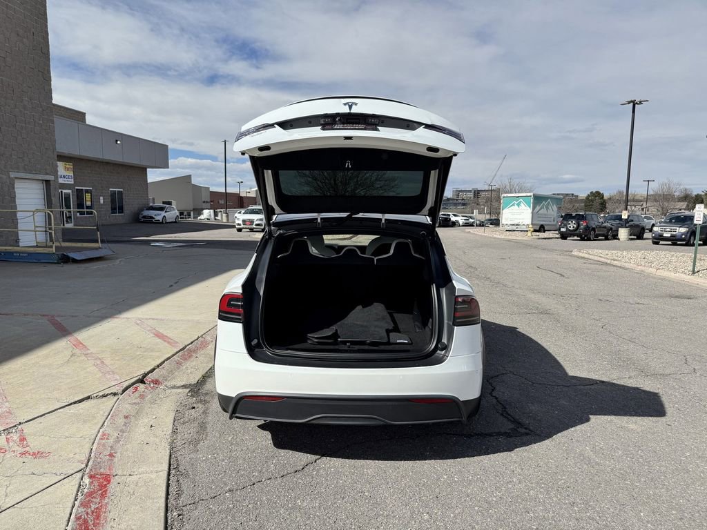 Used 2022 Tesla Model X image 11