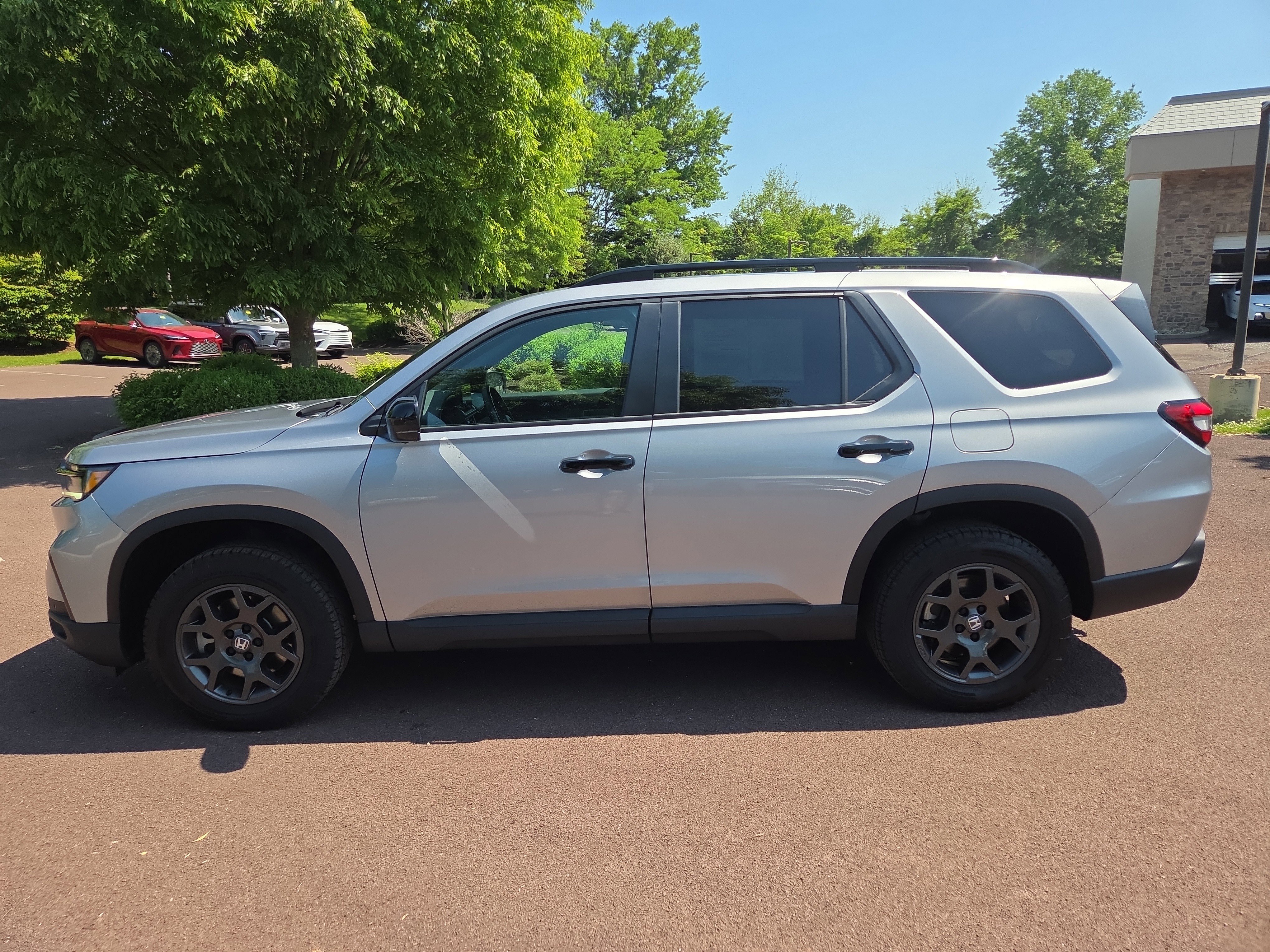 Used 2025 Honda Pilot TrailSport image 6
