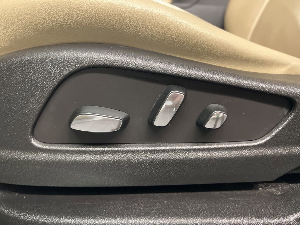 Used 2017 Cadillac XT5 Luxury w/ Driver Awareness Package AWD/4WD image 28