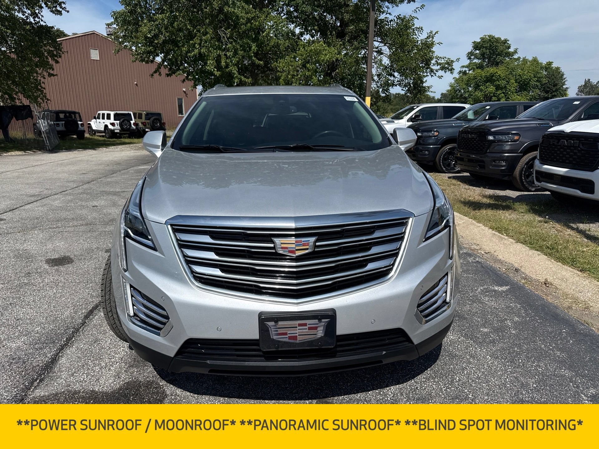 Used 2019 Cadillac XT5 Premium Luxury AWD/4WD image 2