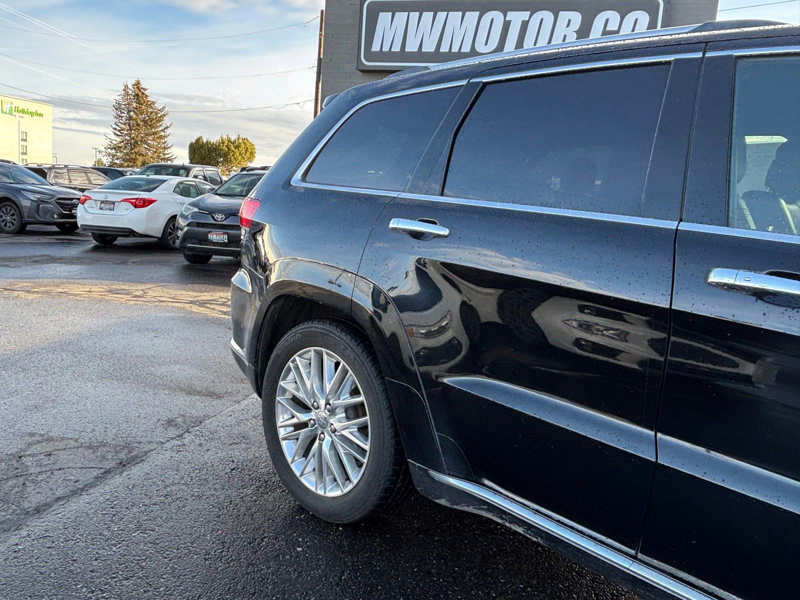 Used 2017 Jeep Grand Cherokee Summit image 3