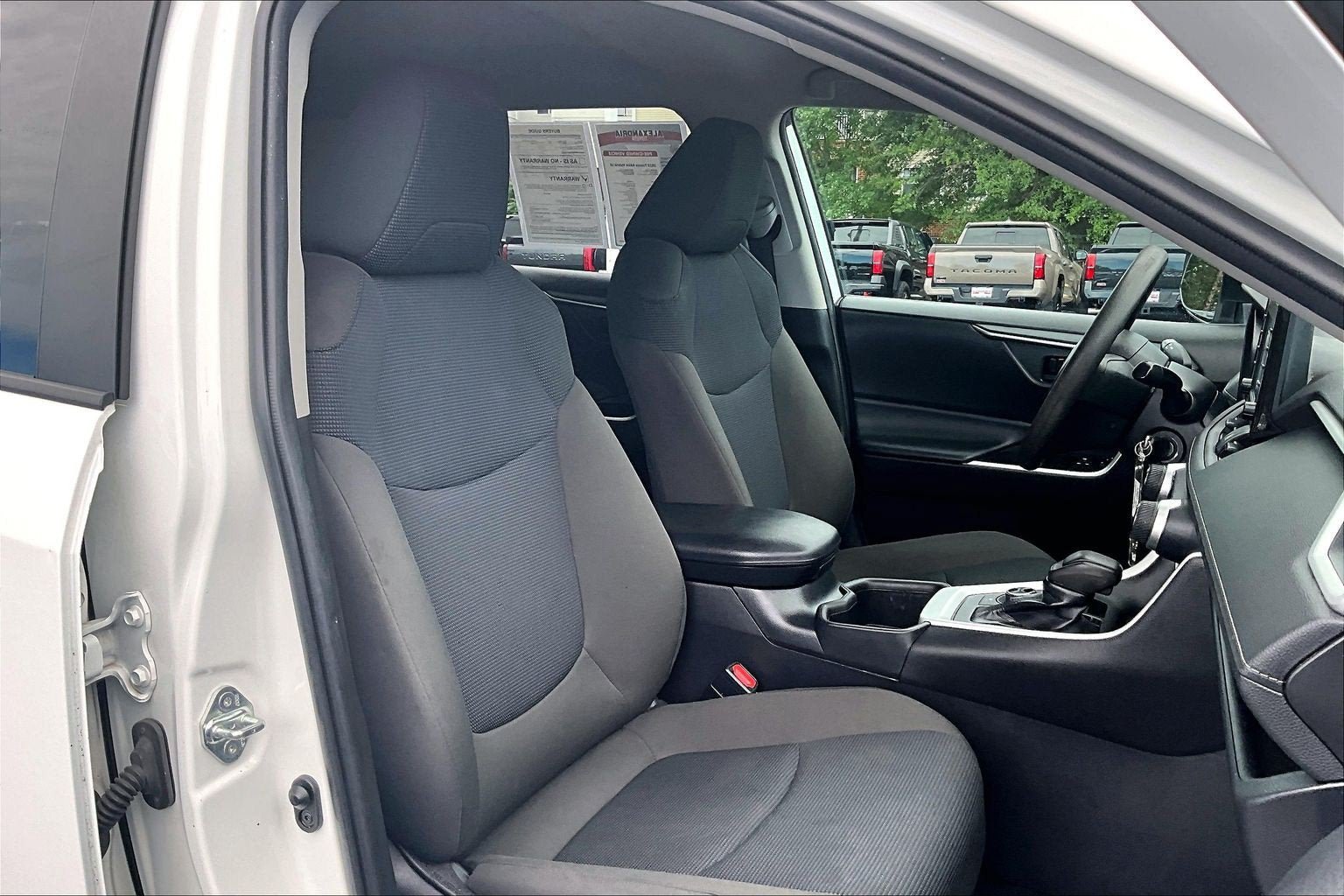 Used 2022 Toyota RAV4 LE AWD/4WD image 7