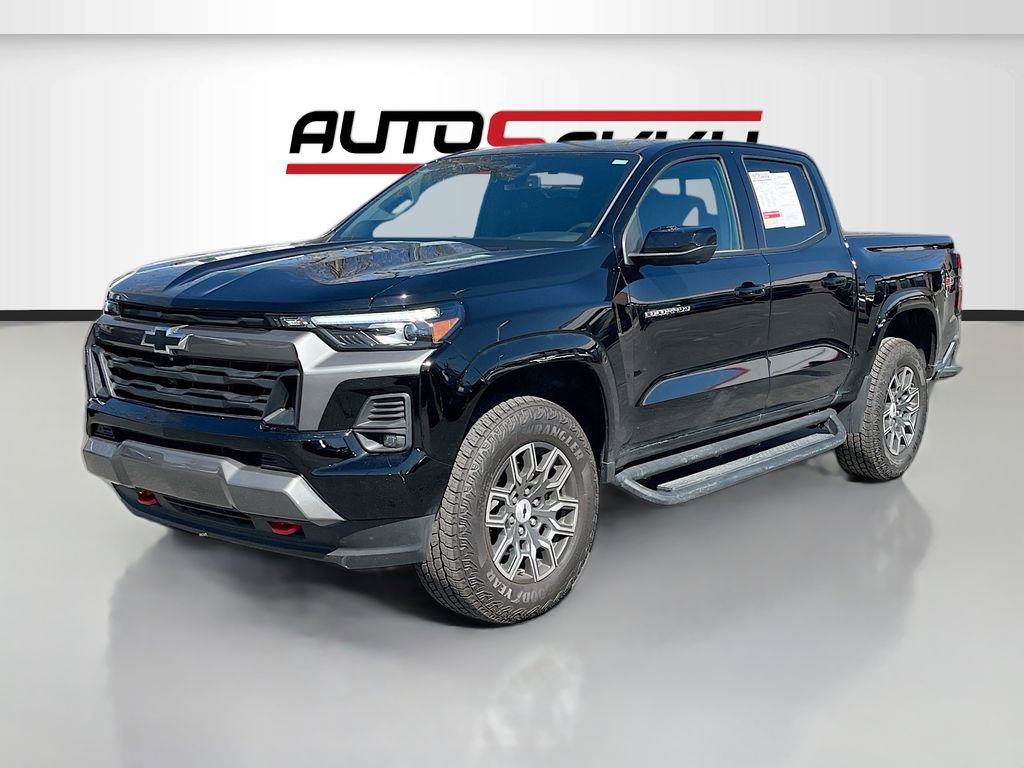 Used 2025 Chevrolet Colorado Z71 w/ Technology Package AWD/4WD image 3