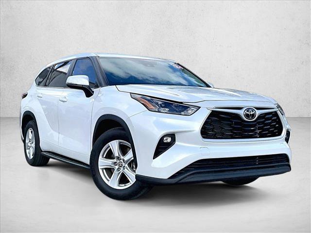 Used 2024 Toyota Highlander LE image 12