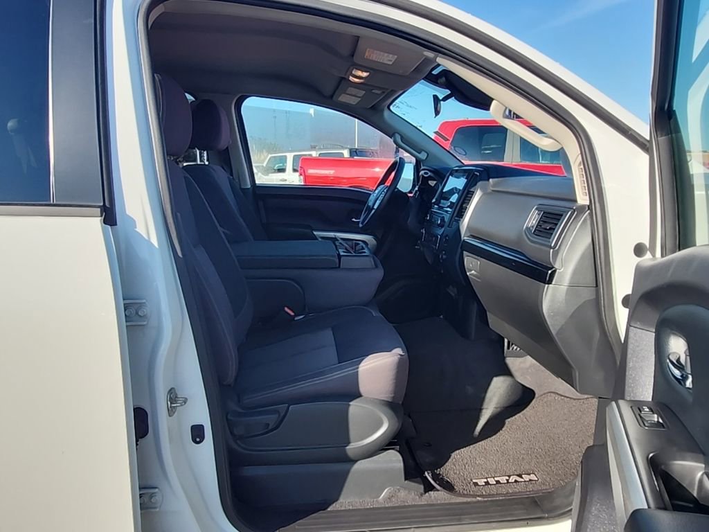 Used 2022 Nissan Titan SV AWD/4WD image 23